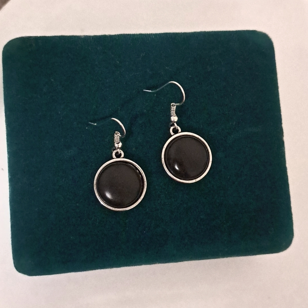 Vintage Black Agate Antique Silver Round Button Earrings